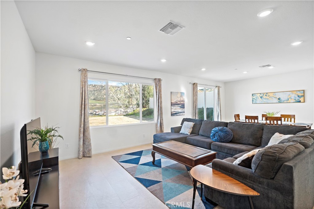 MLS #WS25276718 image #8