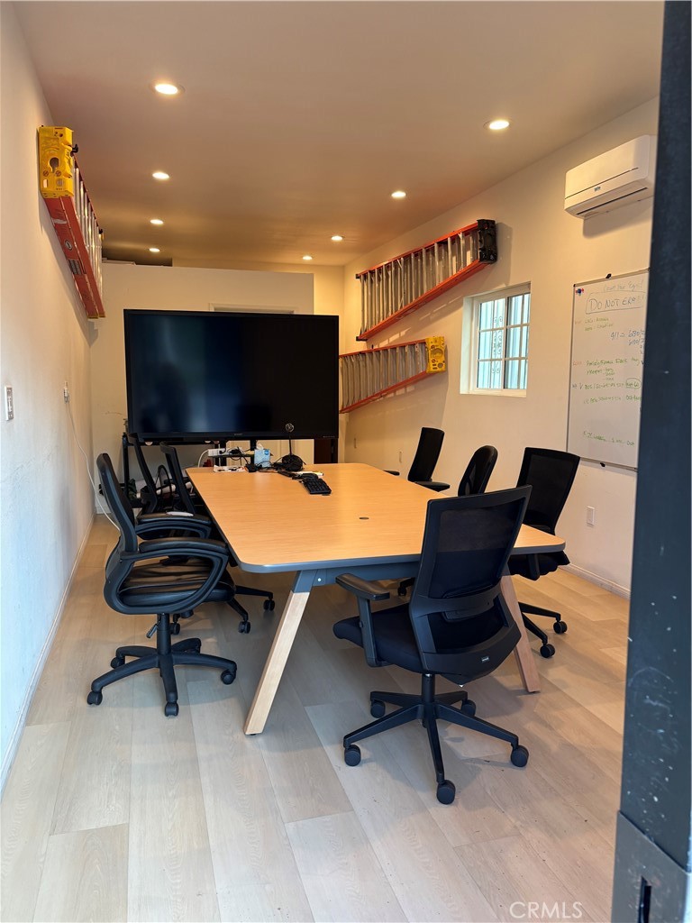 MLS #WS25277385 image #9