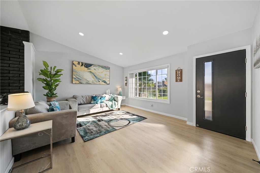 MLS #WS25277701 image #9