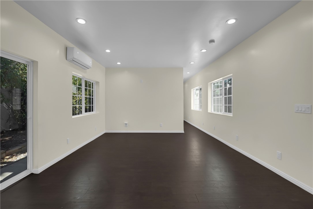 MLS #WS25277784 image #4