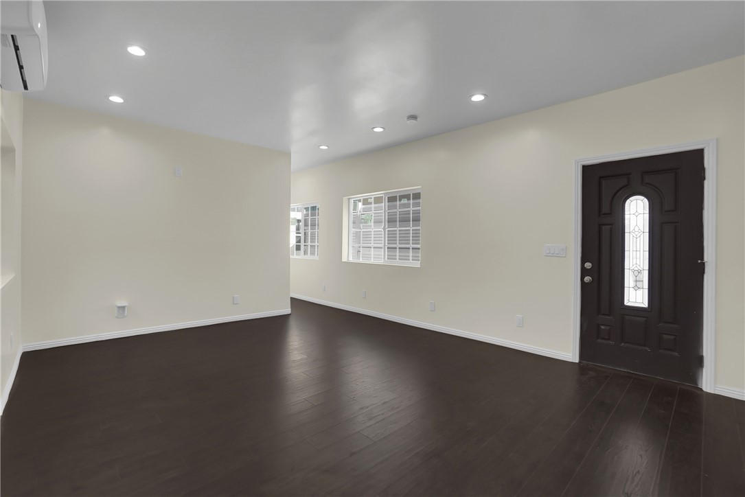 MLS #WS25277784 image #5