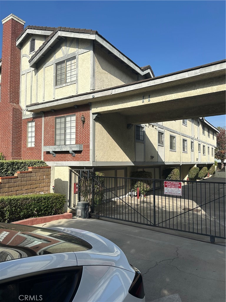 MLS #WS25277802 image #0