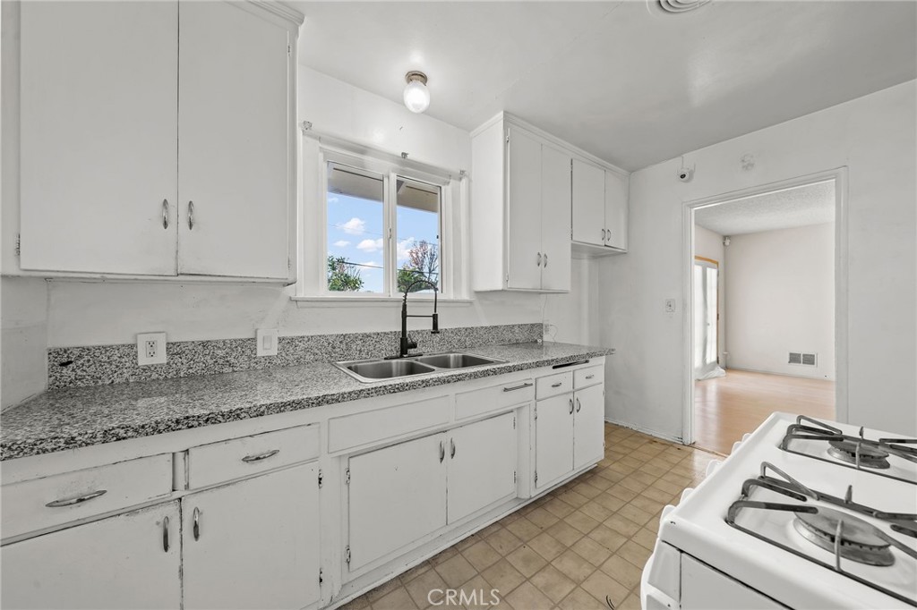 MLS #WS25277808 image #14