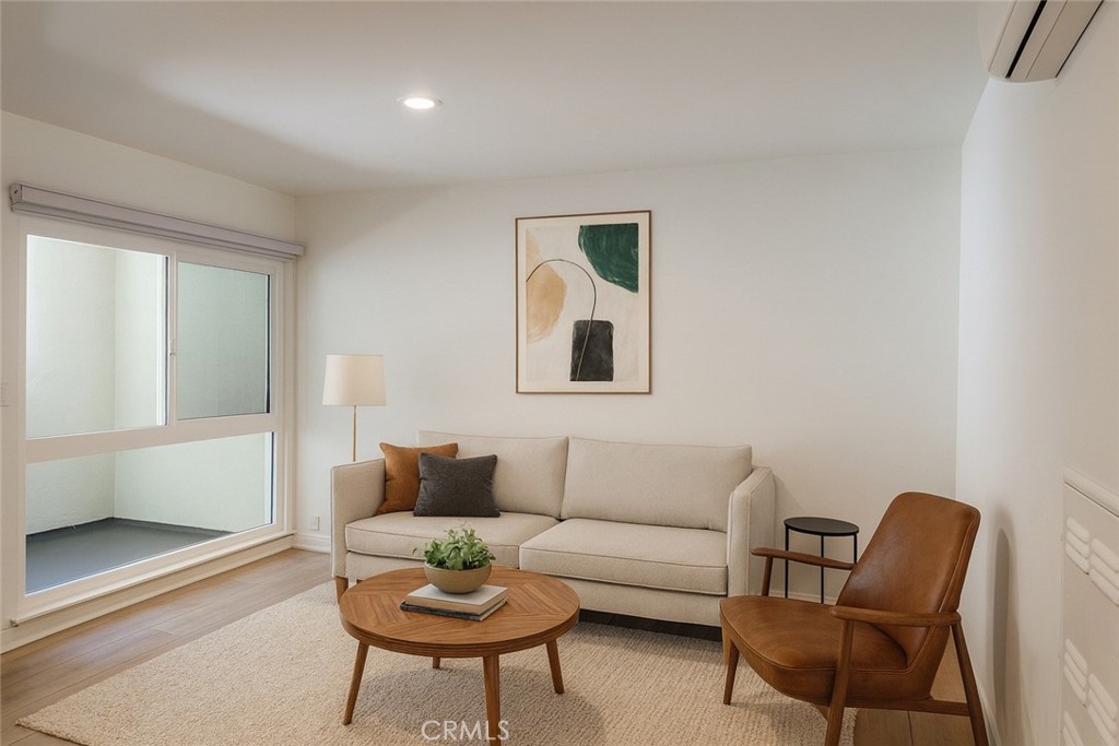 MLS #WS25278267 image #0