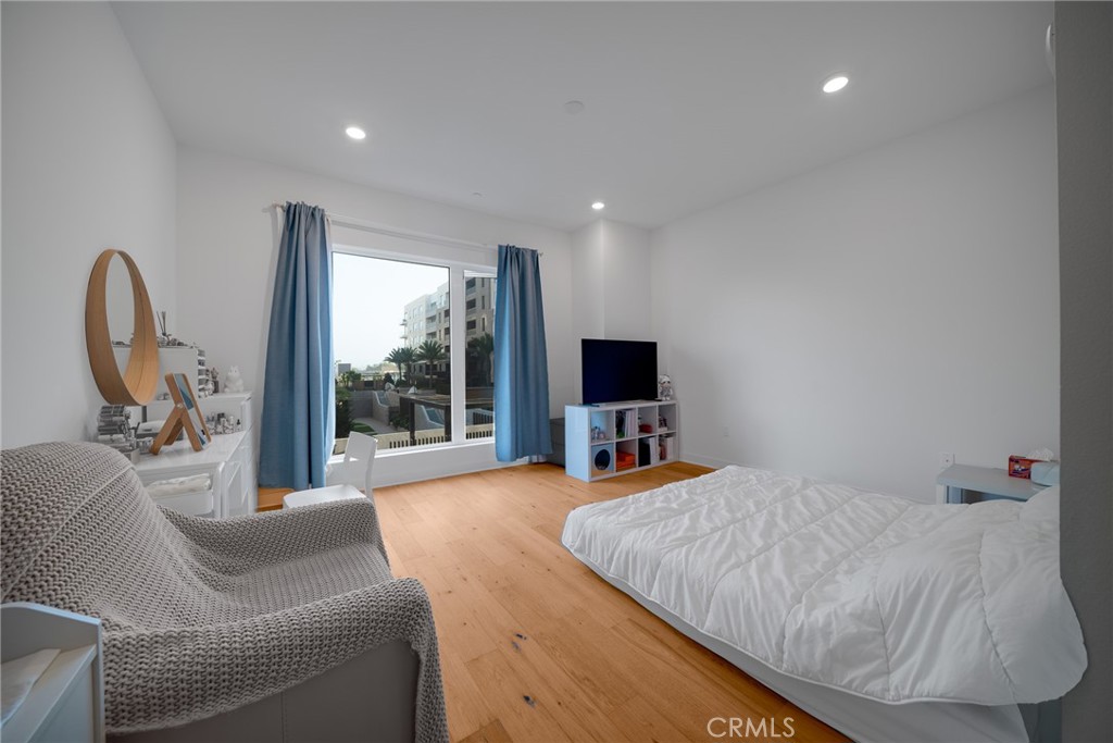 MLS #WS25278802 image #10