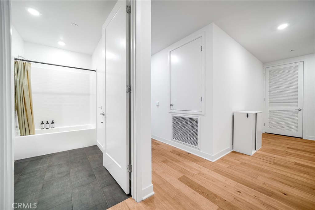 MLS #WS25278802 image #2