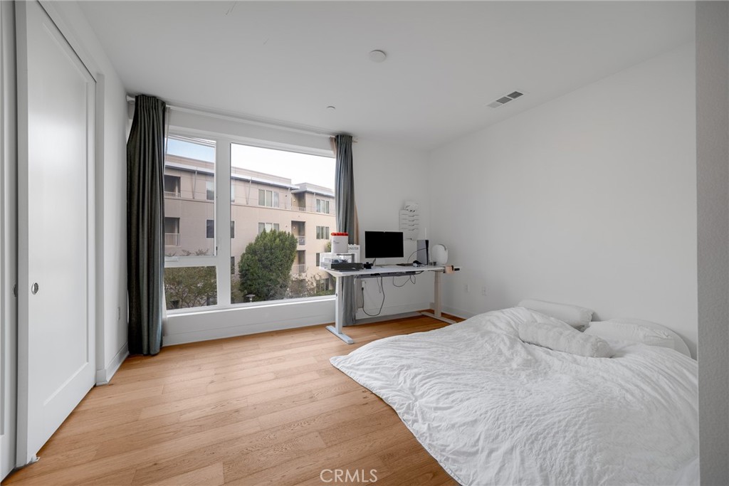 MLS #WS25278802 image #4