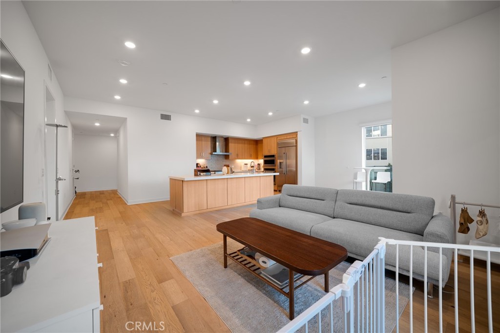 MLS #WS25278802 image #9