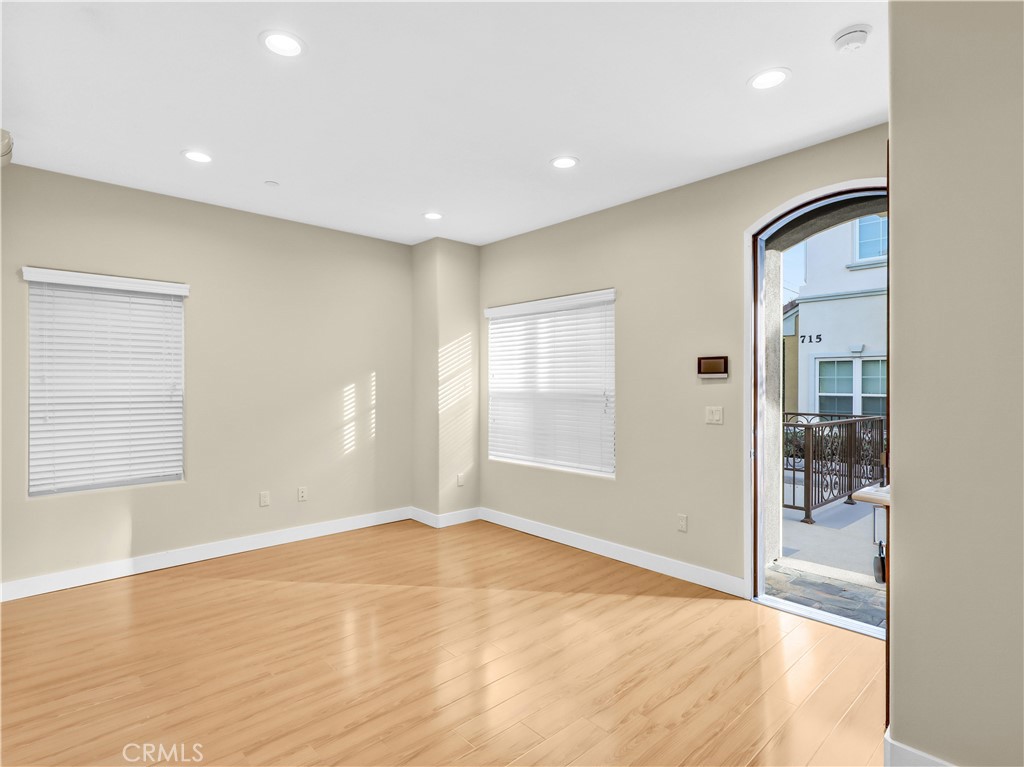 MLS #WS25279408 image #4