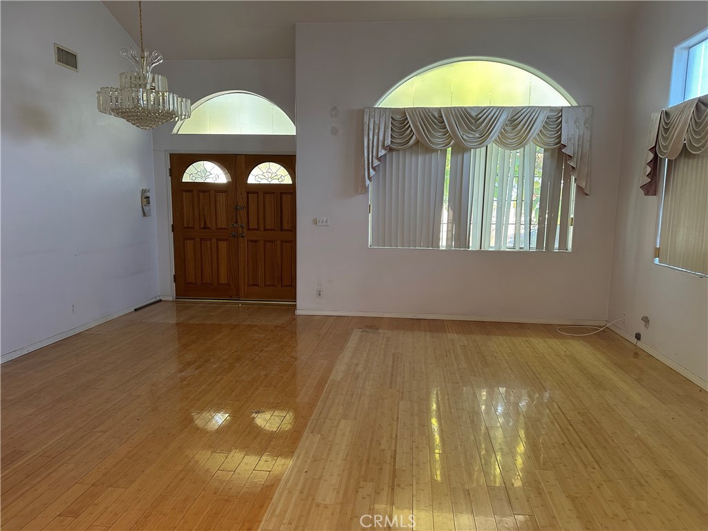 MLS #WS25279708 image #1