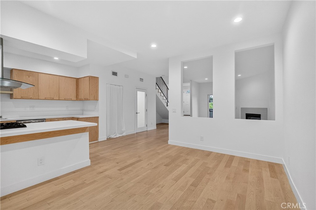 MLS #WS25280298 image #1