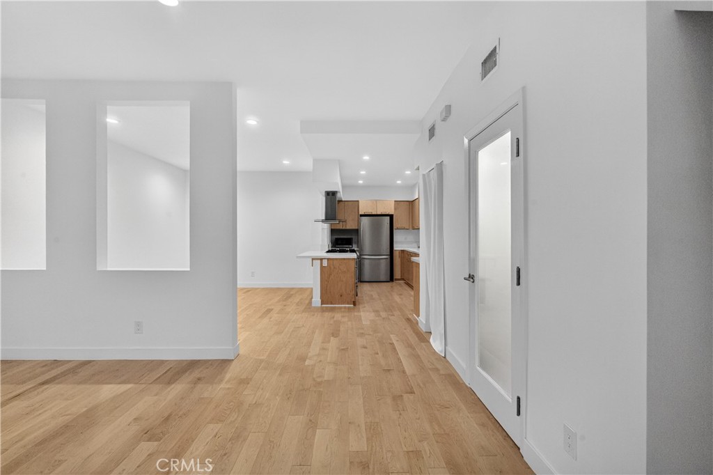 MLS #WS25280298 image #2