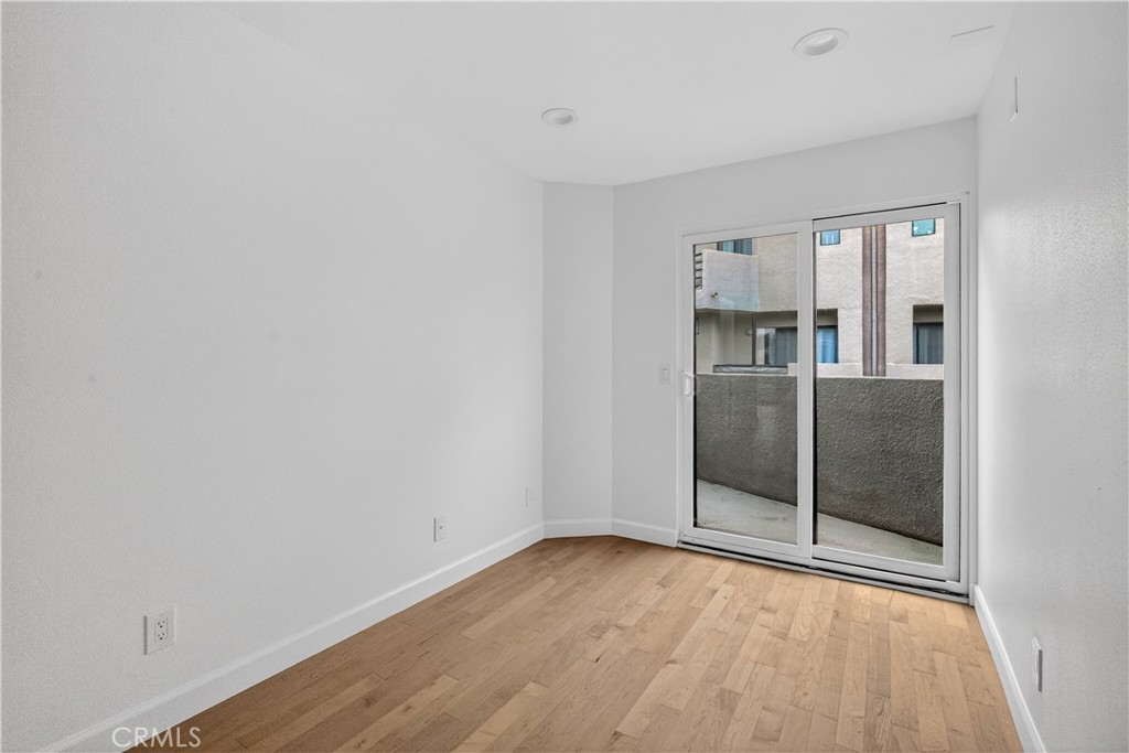 MLS #WS25280298 image #5