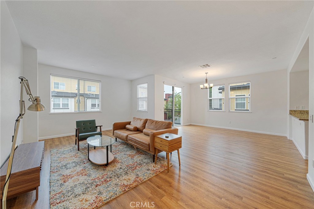 MLS #WS25280862 image #4