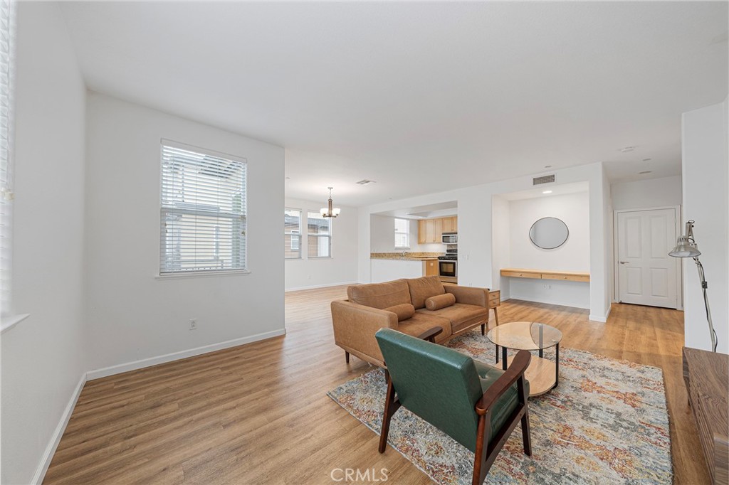 MLS #WS25280862 image #5