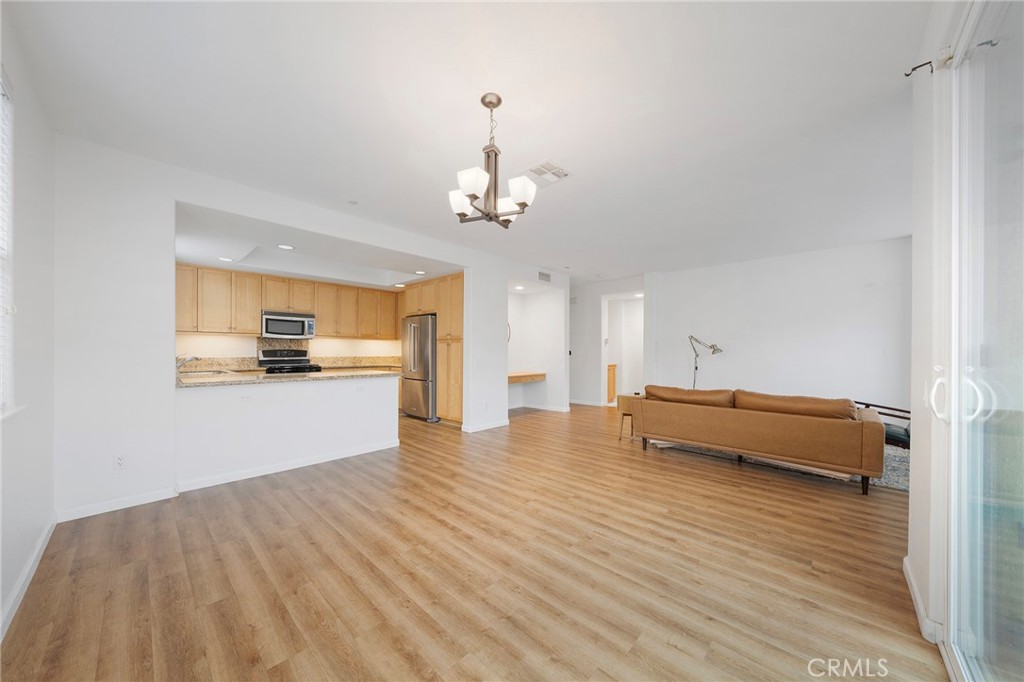 MLS #WS25280862 image #9