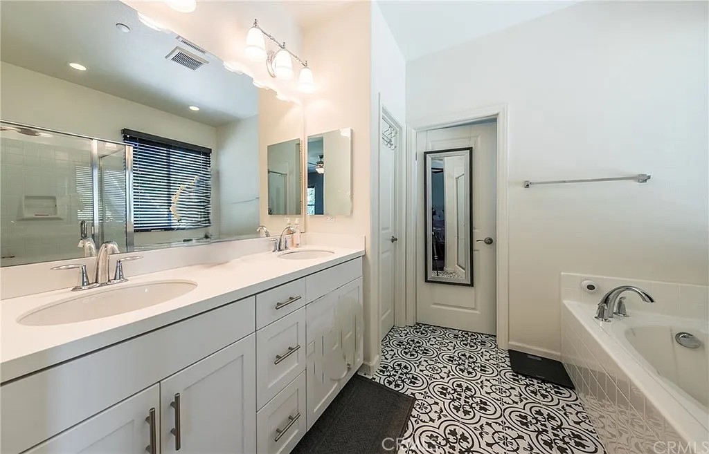 MLS #WS25281144 image #13