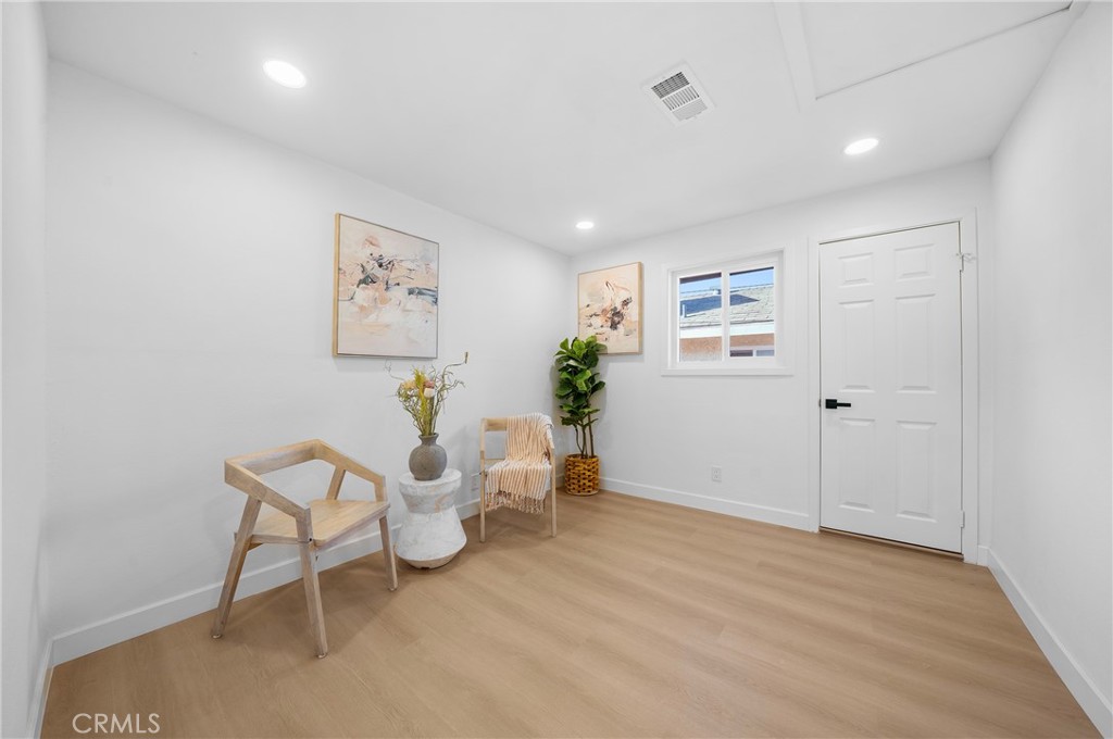 MLS #WS25281460 image #12