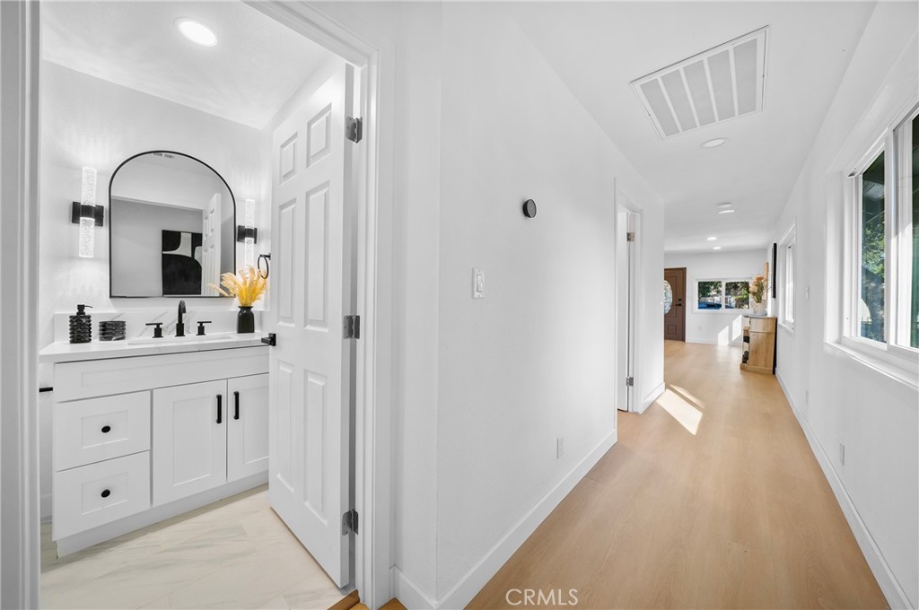 MLS #WS25281460 image #14