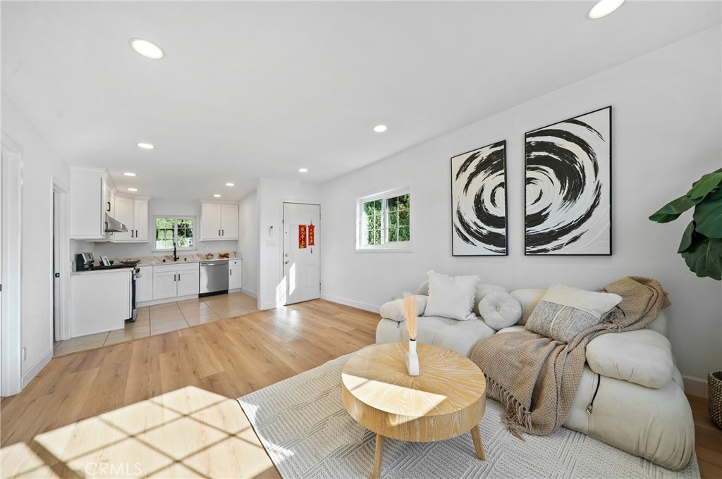 MLS #WS25281460 image #20