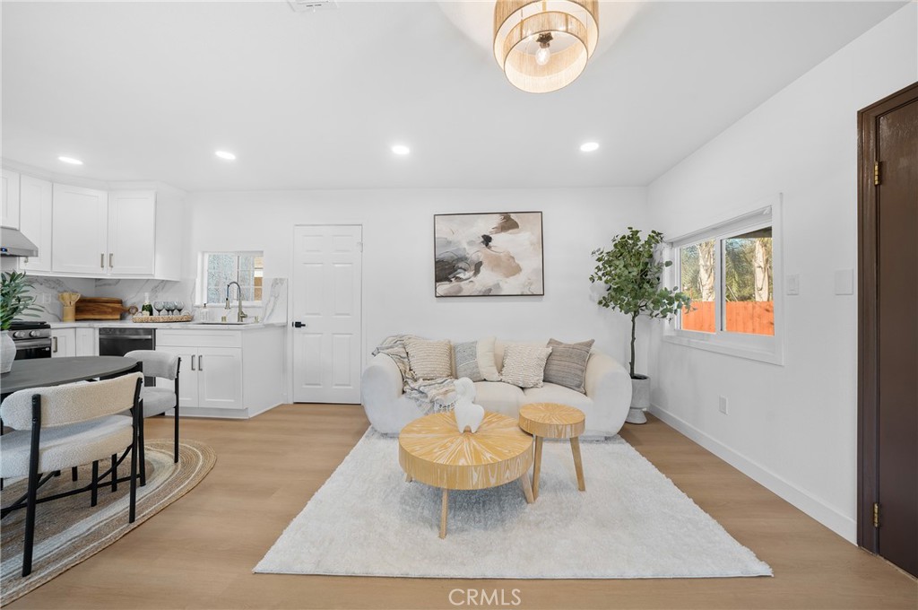 MLS #WS25281460 image #6