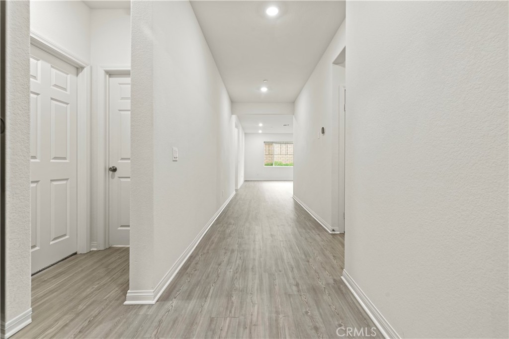 MLS #WS25282056 image #1