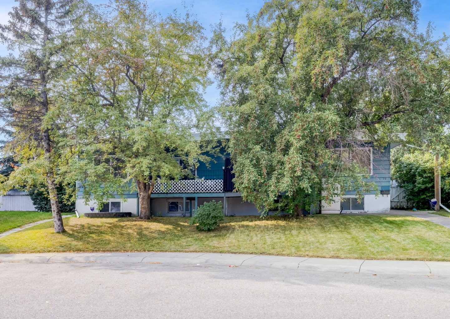 87 Hillgrove Drive SW Calgary AB T2V 3L8 MLS #A2246065 broker reciprocity