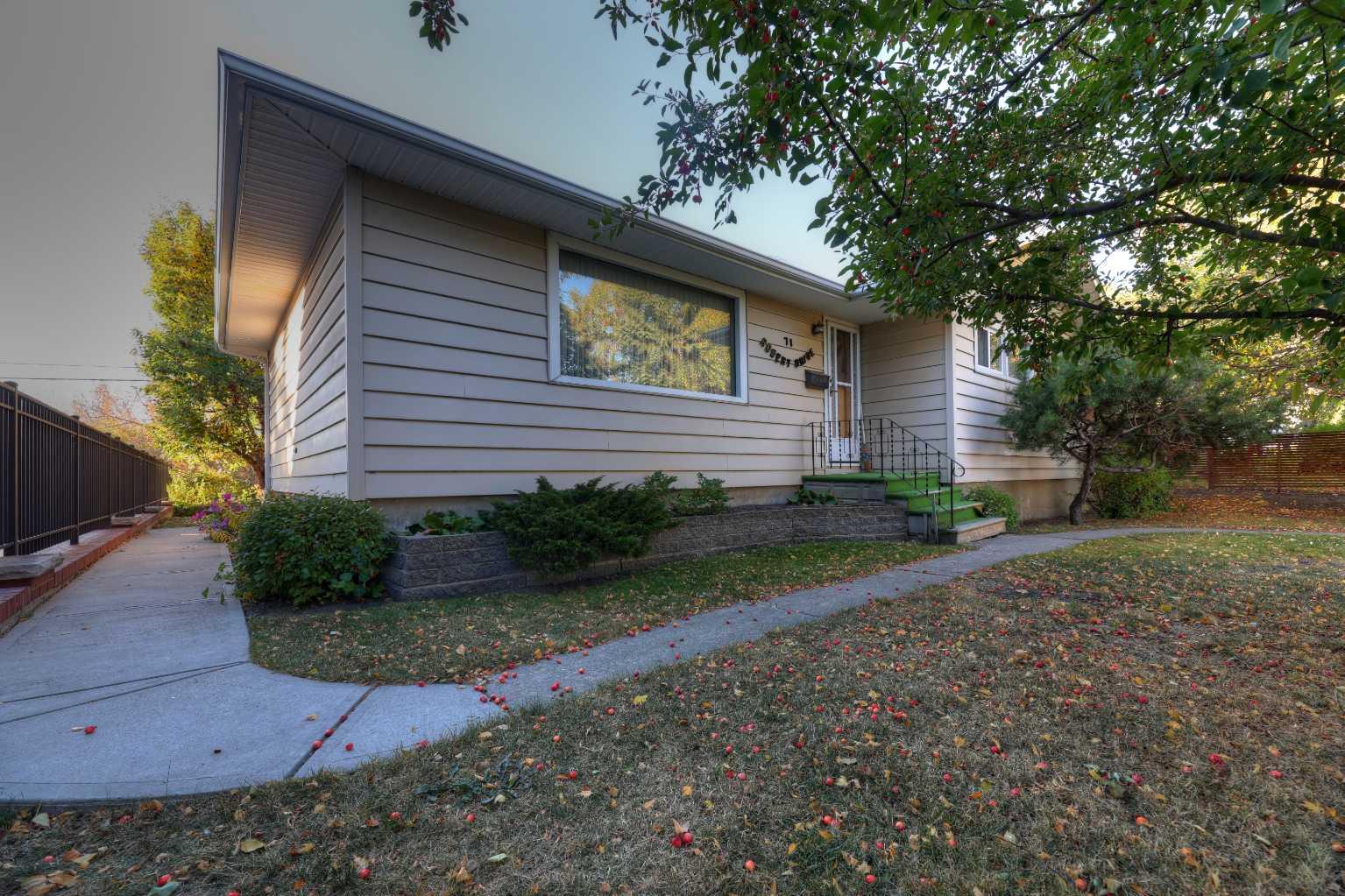 115 Strathaven Circle SW Calgary AB T3H 2K8 MLS #A2244657 broker reciprocity