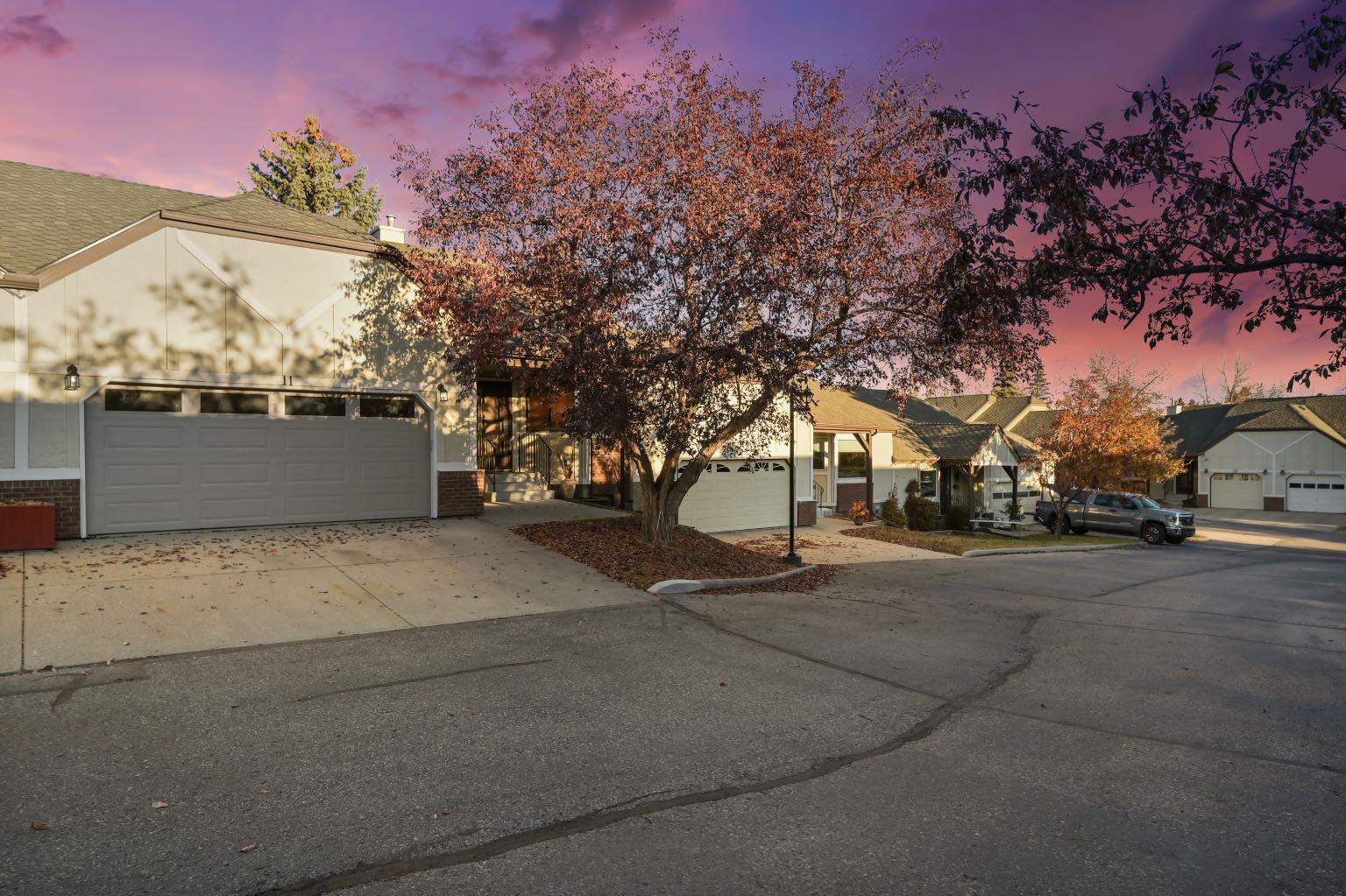 8, 803 Varsity Estates Drive NW Calgary AB T3B 4W5 MLS #A2265821 broker reciprocity