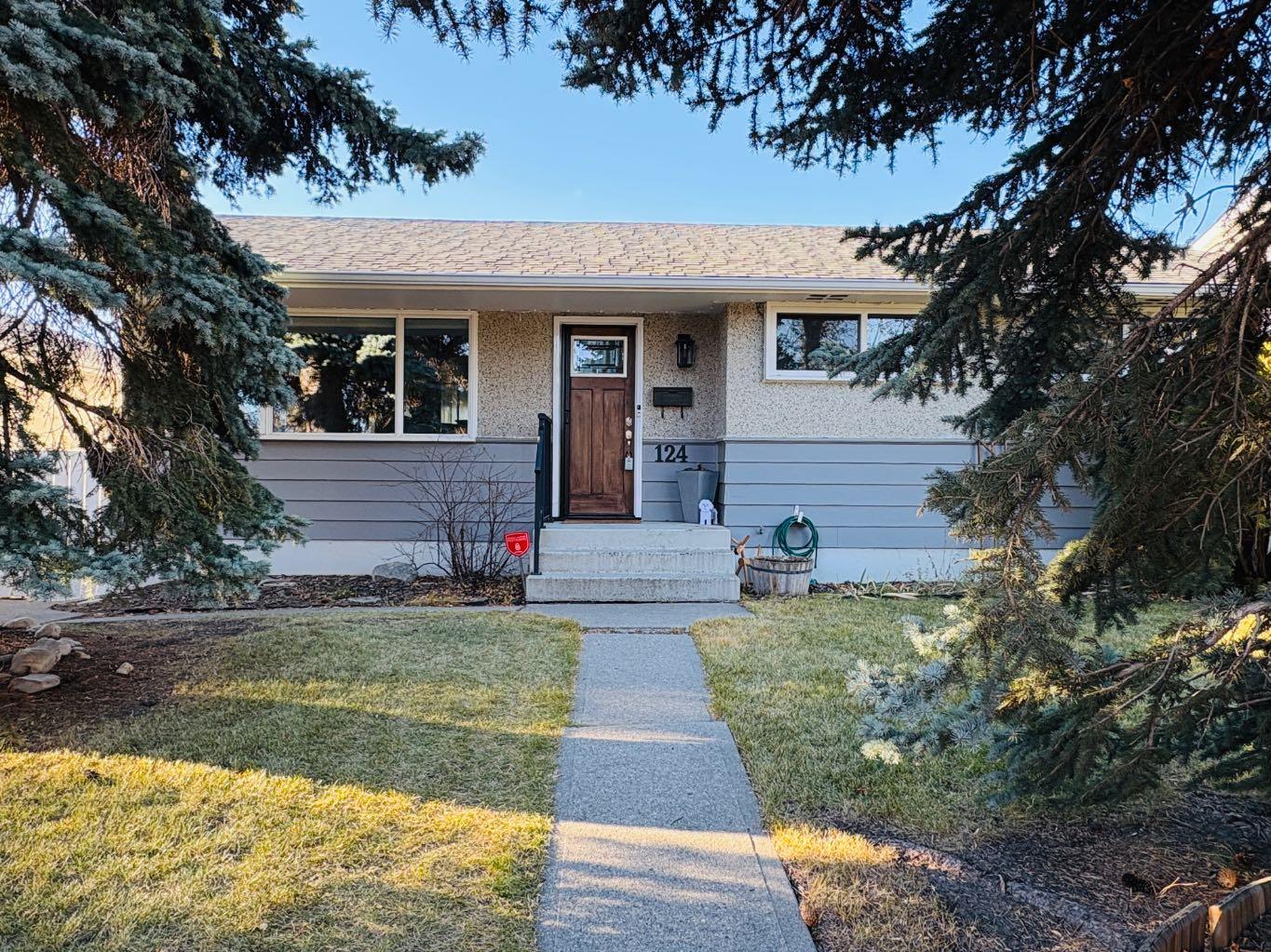 124 Glenpatrick Drive SW Calgary AB T3E 4L6 MLS #A2269591 MLS #A2269591 image #0