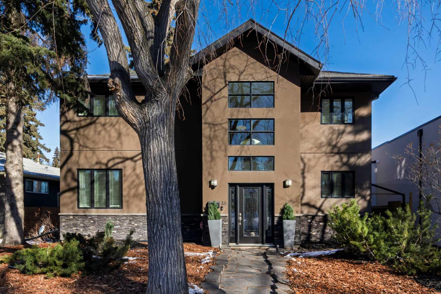 38 Lissington Drive SW Calgary AB T3E 5E1 MLS #A2276805 MLS #A2276805 image #0