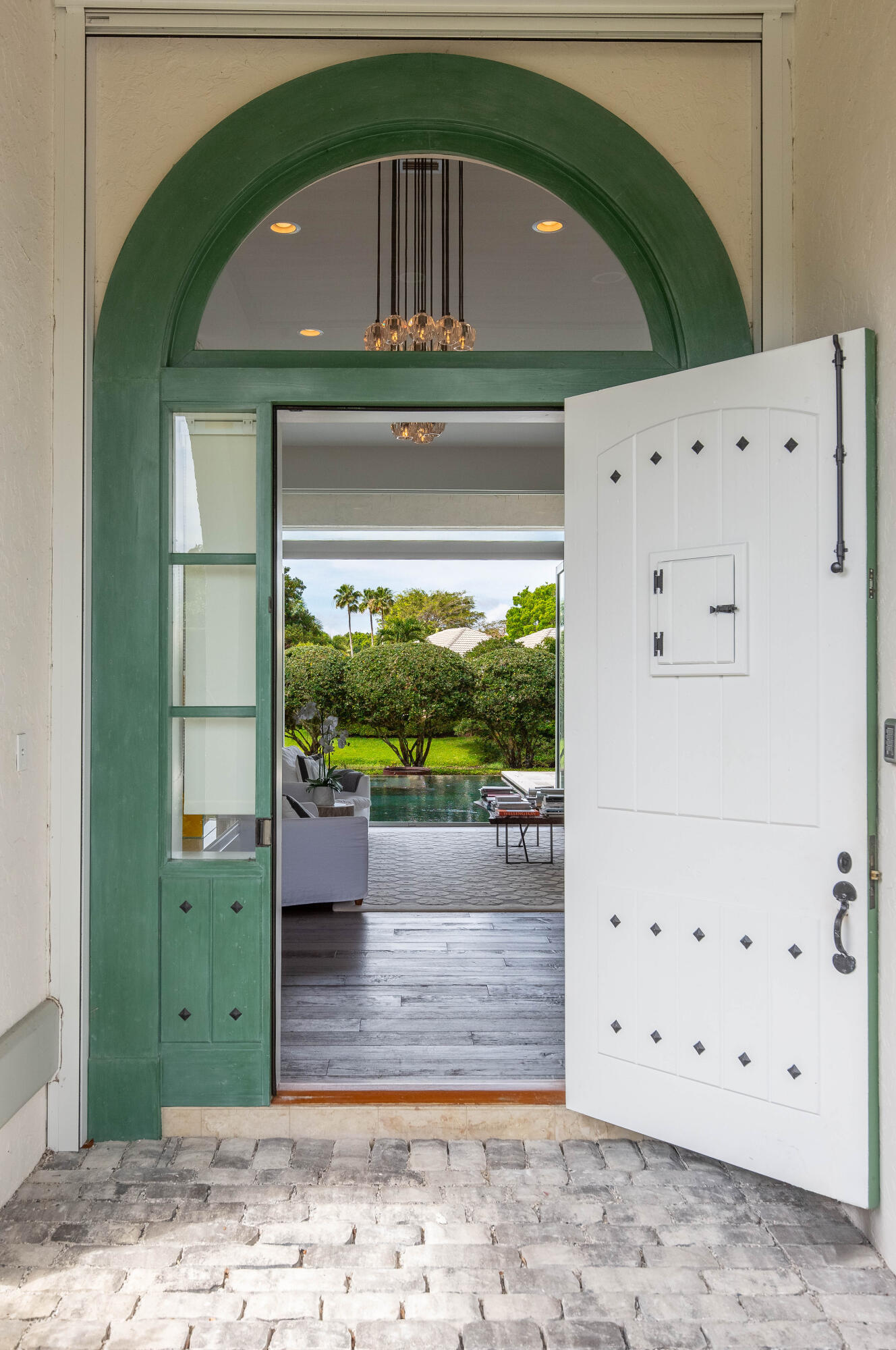 MLS #RX-10972179 image #1