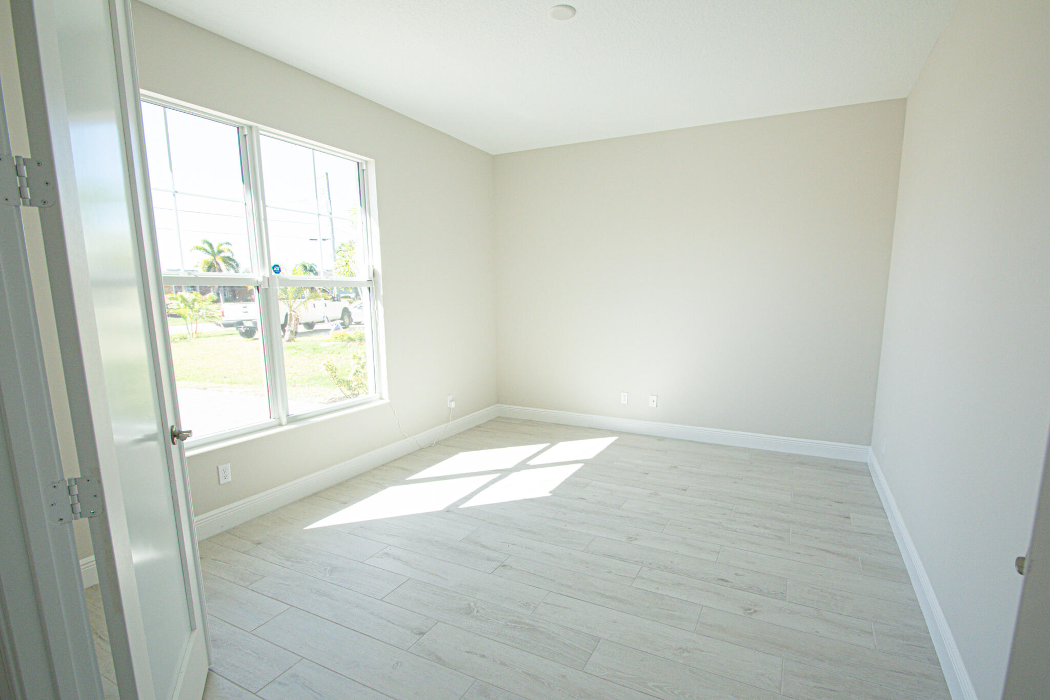 MLS #RX-10932794 image #1