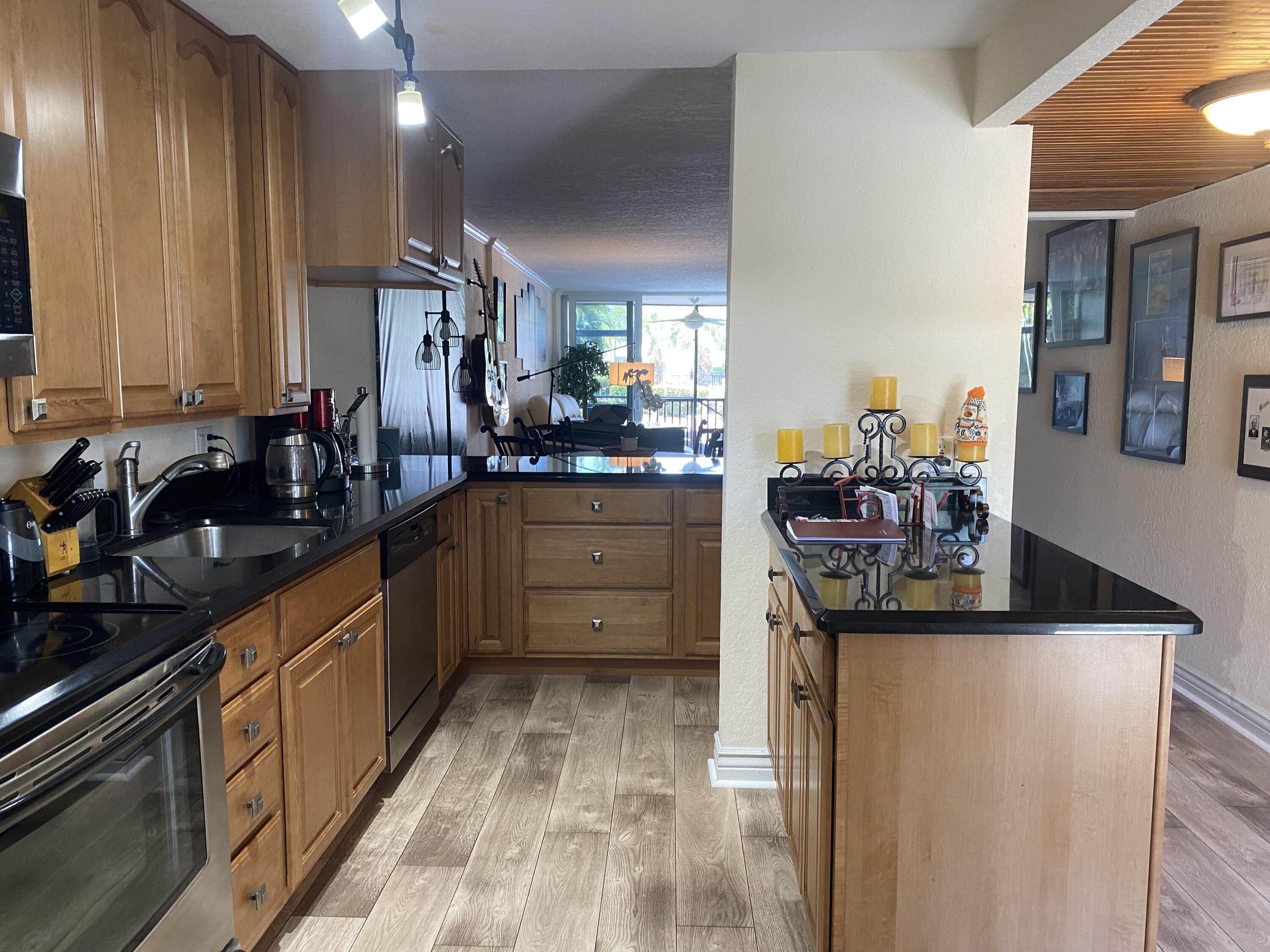 MLS #RX-10333094 image #4