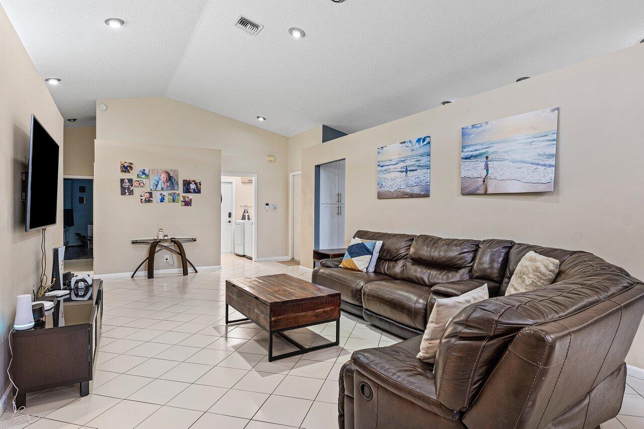 MLS #RX-11062962 image #4