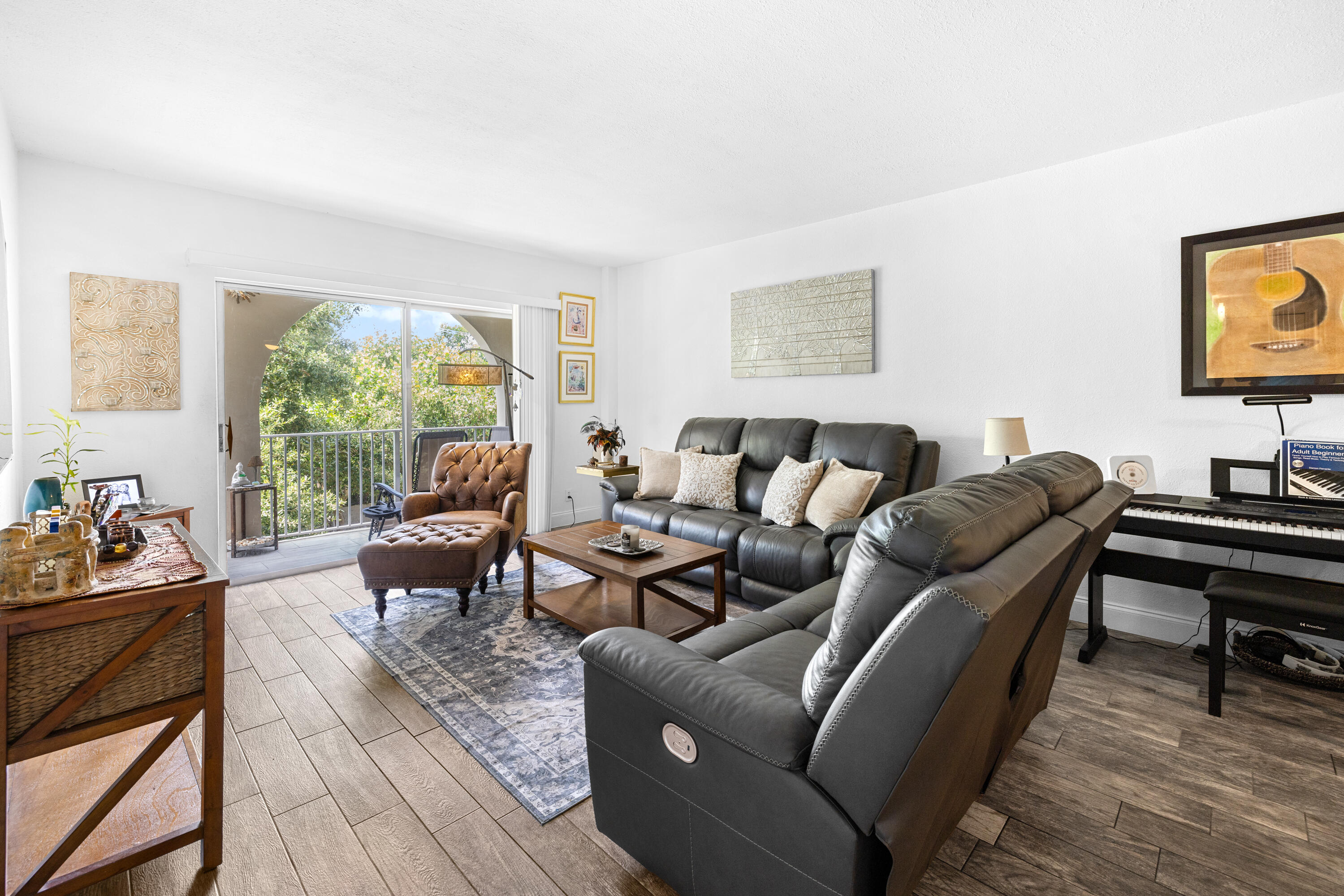 MLS #RX-11103686 image #1