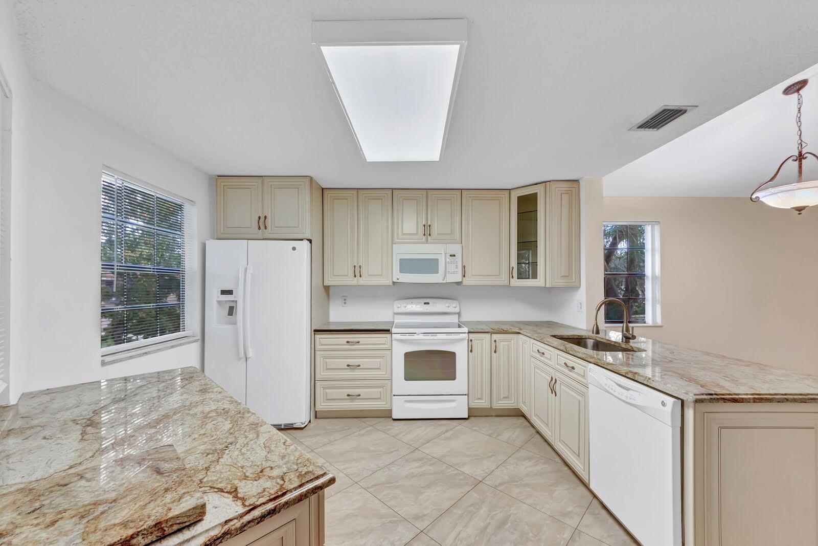 MLS #RX-10561613 image #0