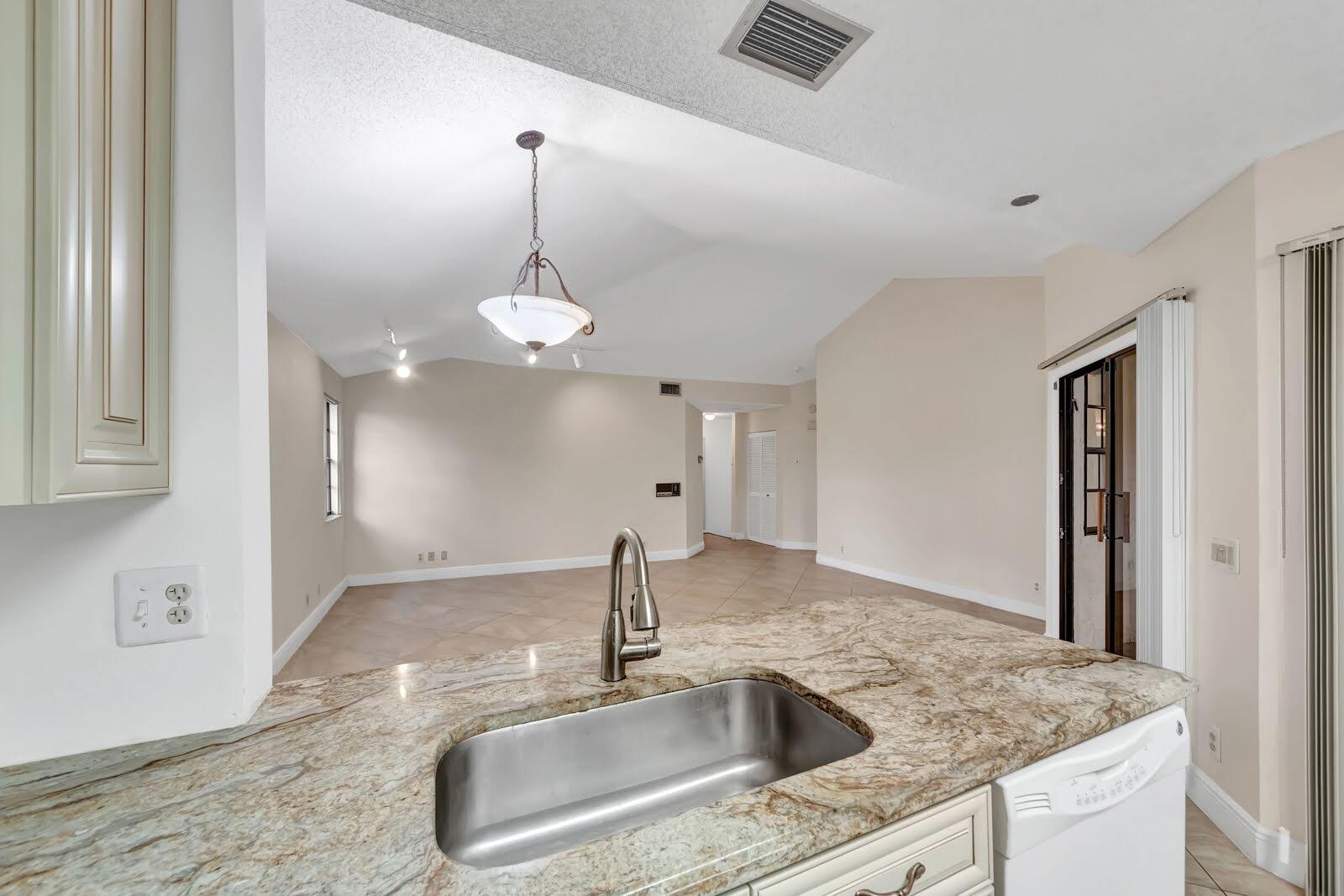 MLS #RX-10561613 image #6