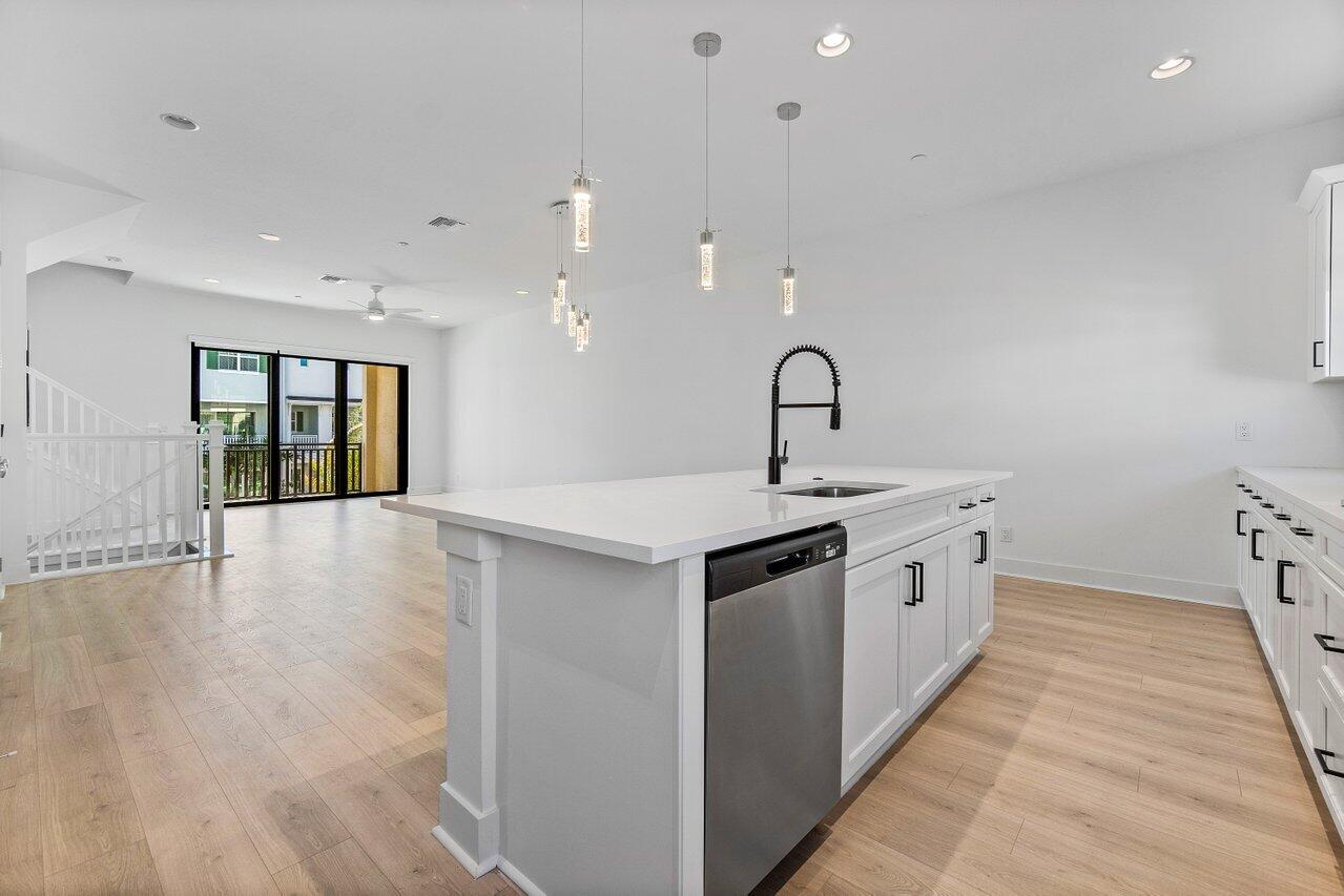 MLS #RX-11128989 image #1