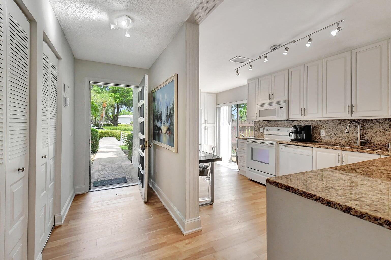 MLS #RX-10472207 image #2