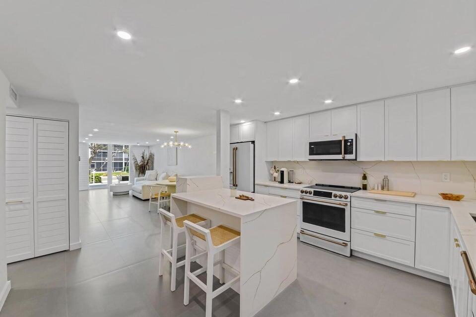 MLS #RX-10608910 image #0