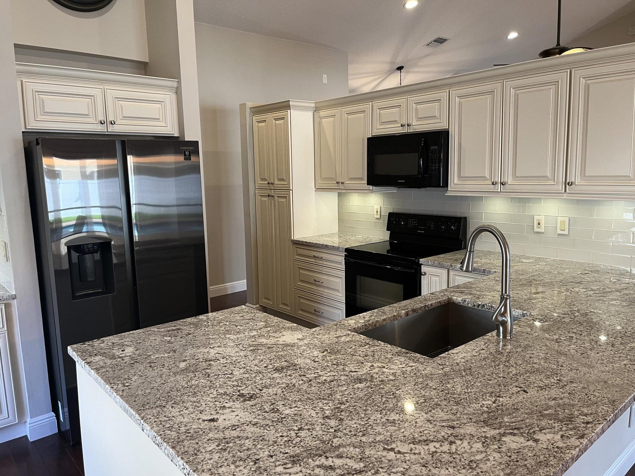 MLS #RX-11132897 image #0