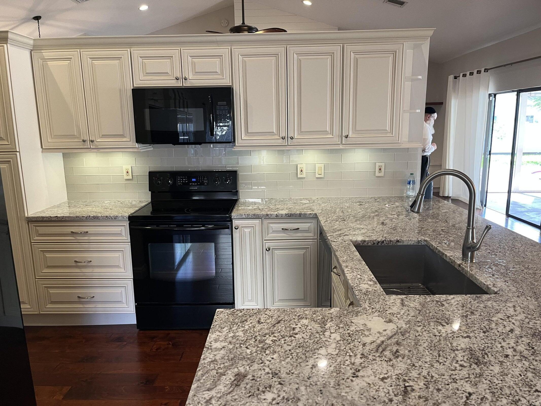 MLS #RX-11132897 image #1