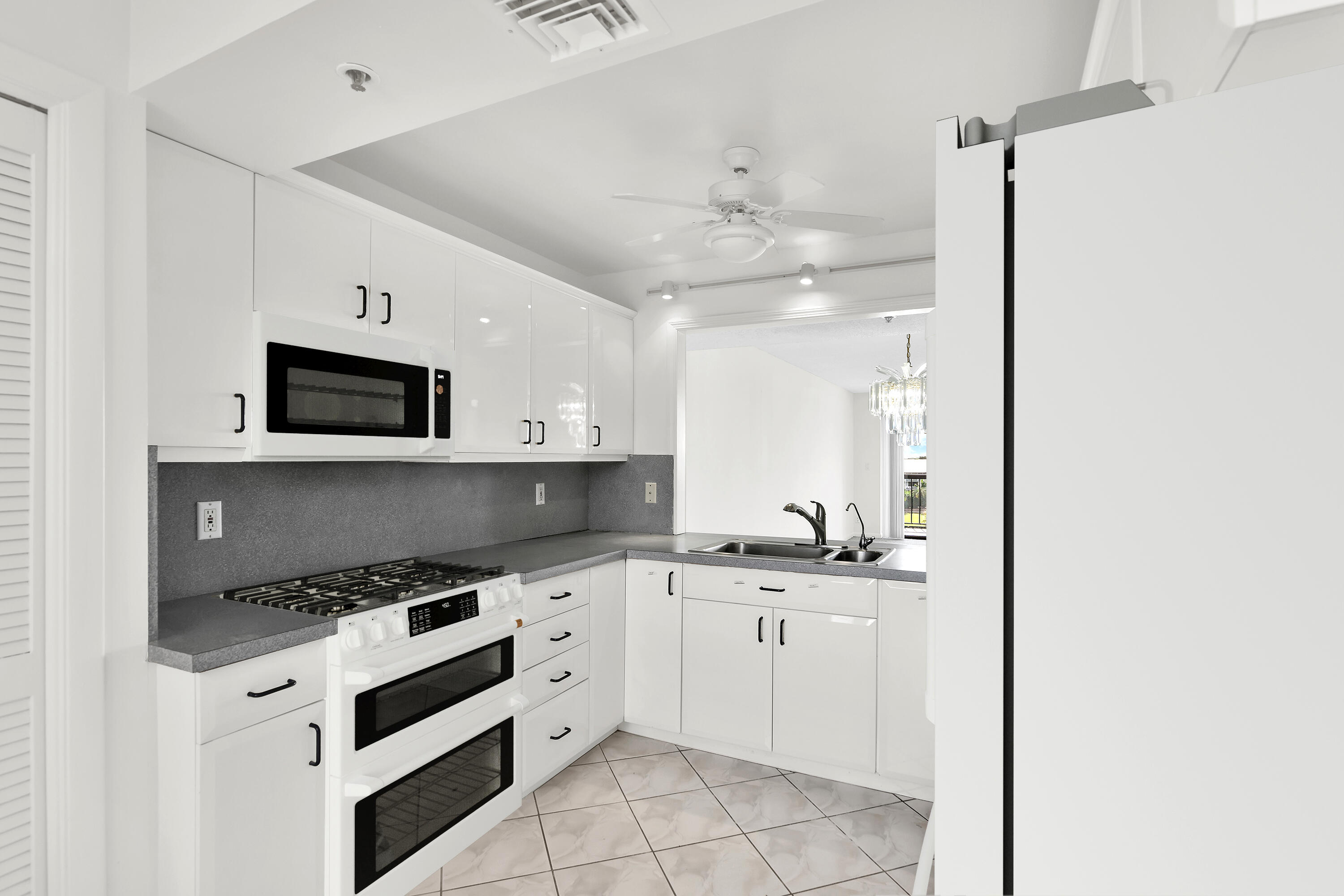 MLS #RX-10830146 image #3