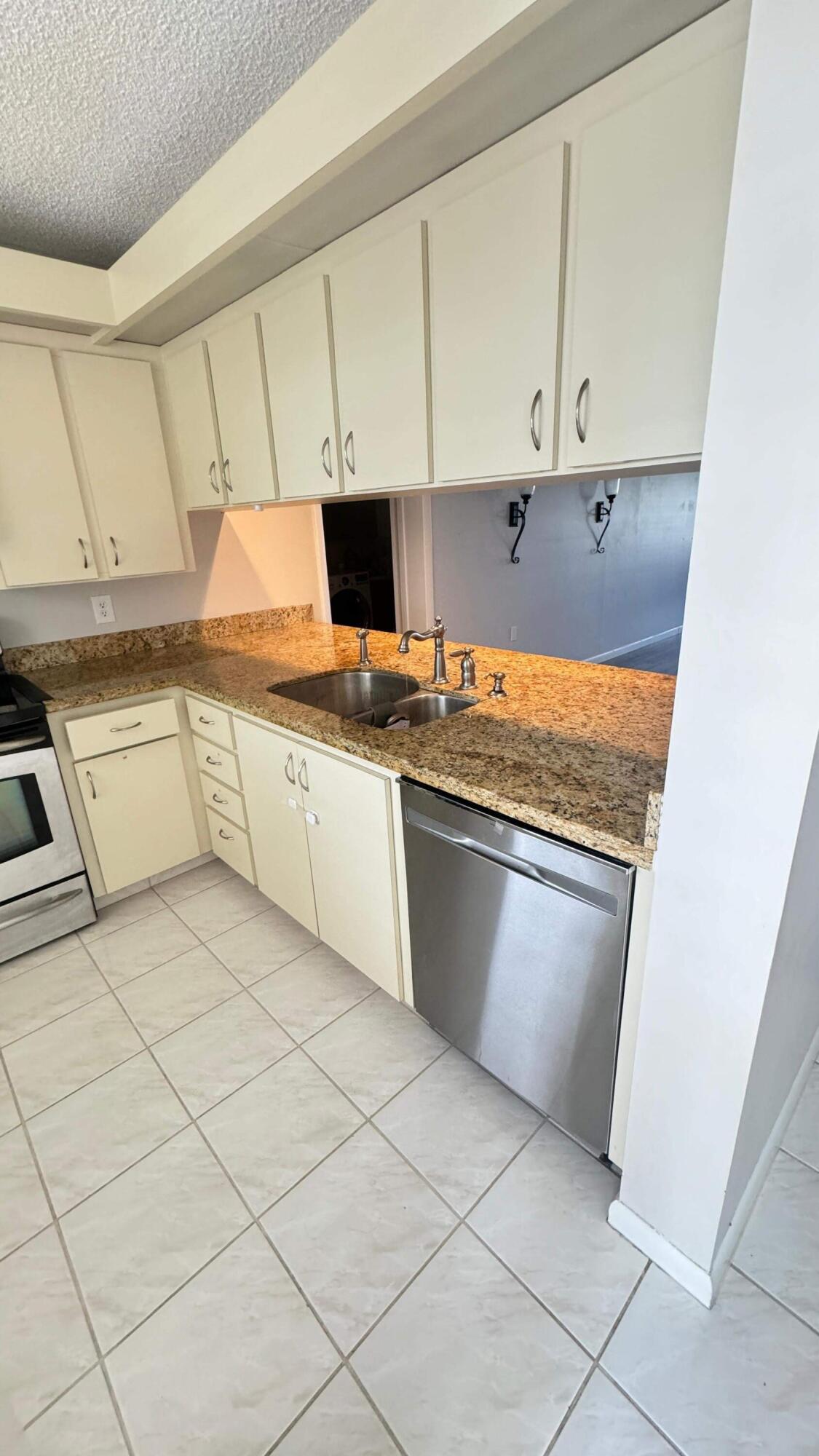 MLS #RX-10825200 image #1