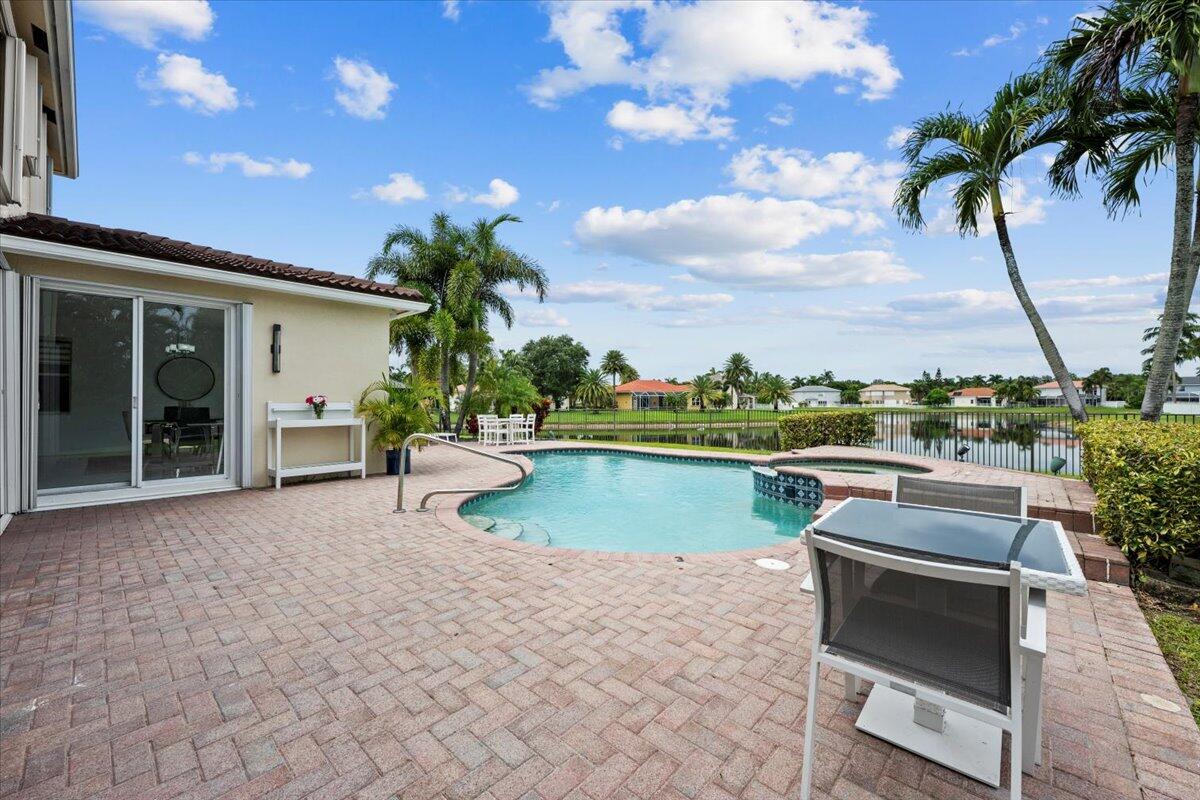 MLS #RX-11142103 image #1