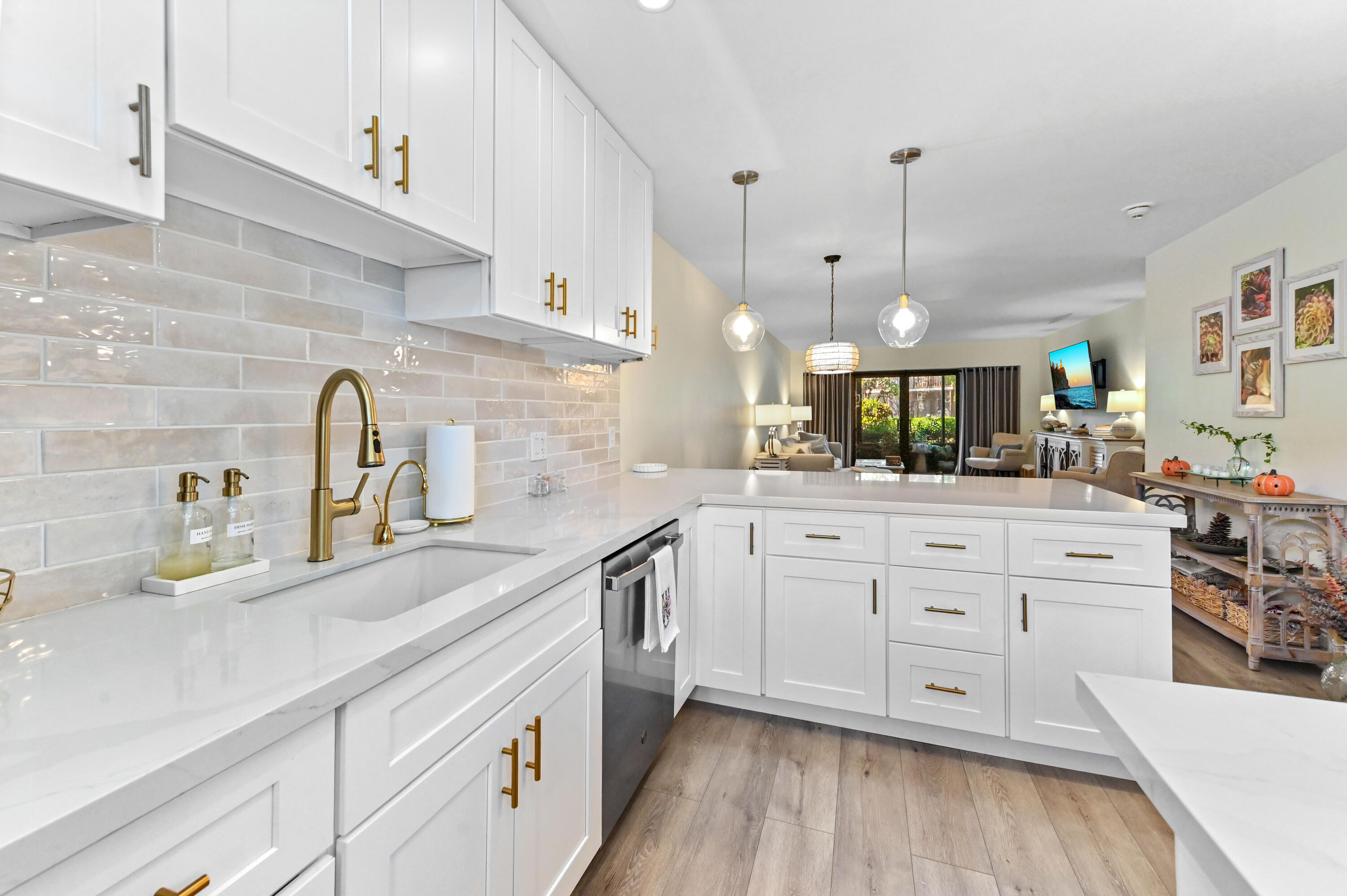 MLS #RX-11003057 image #2