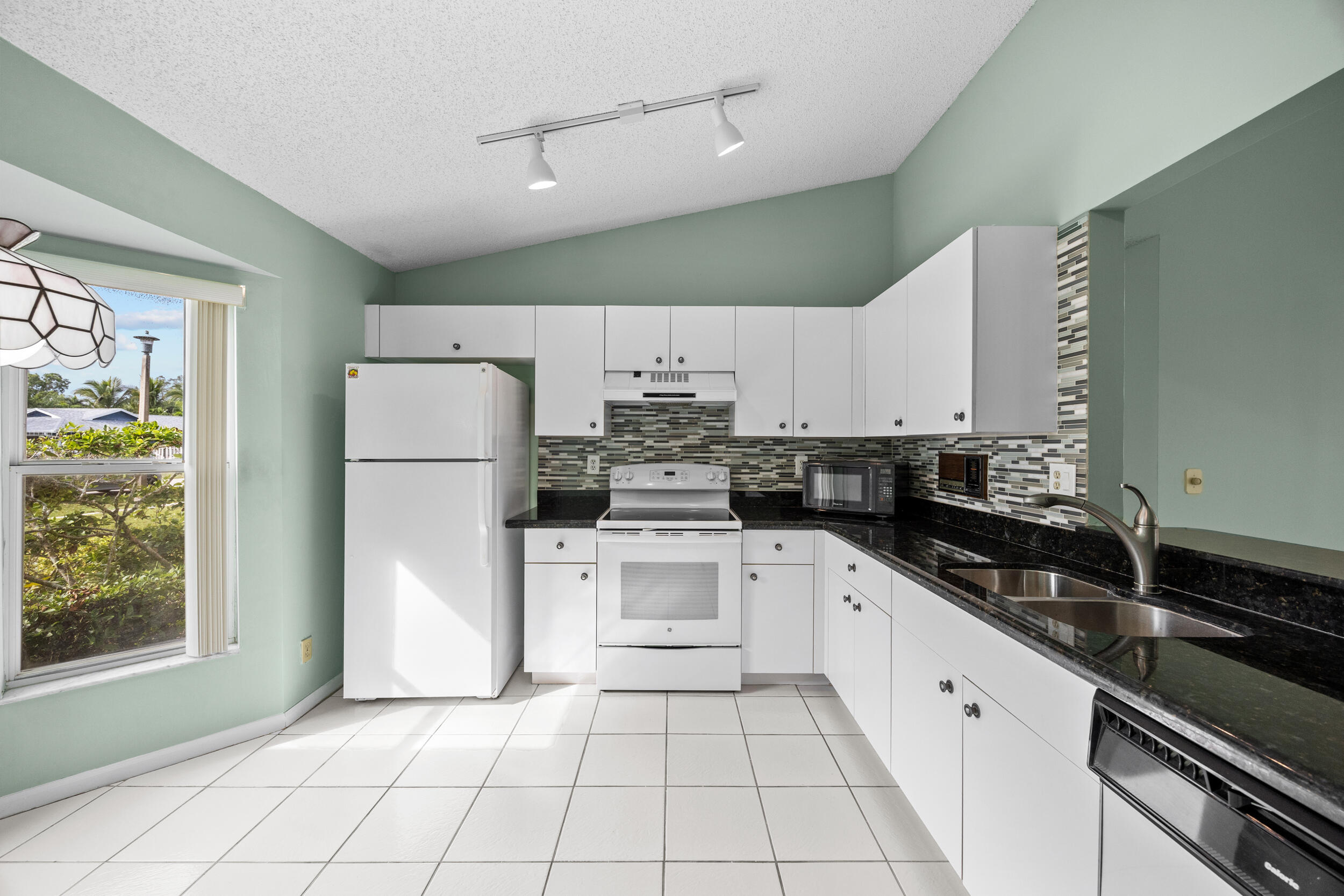 MLS #RX-11146839 image #2