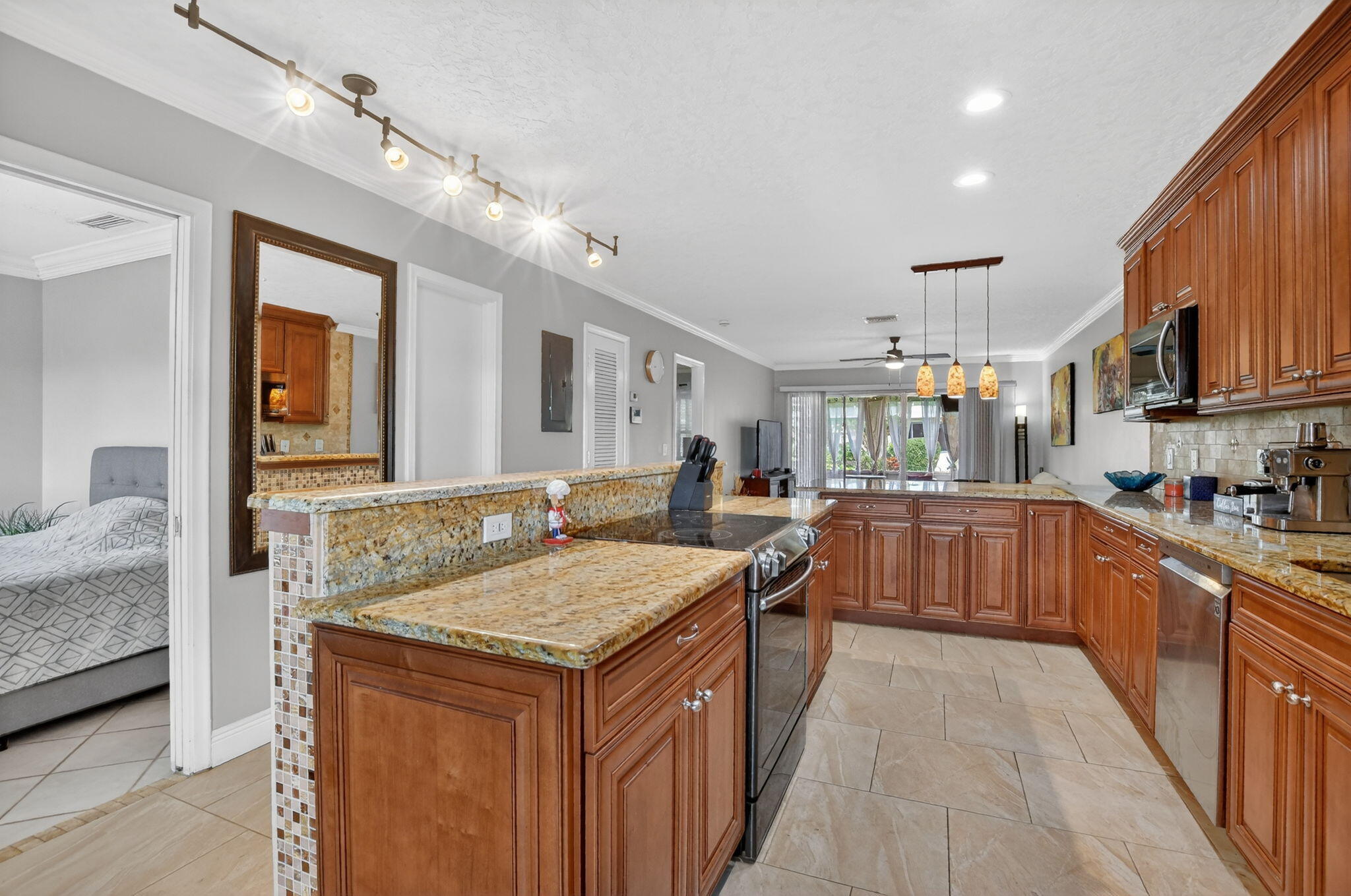 MLS #RX-10653445 image #5